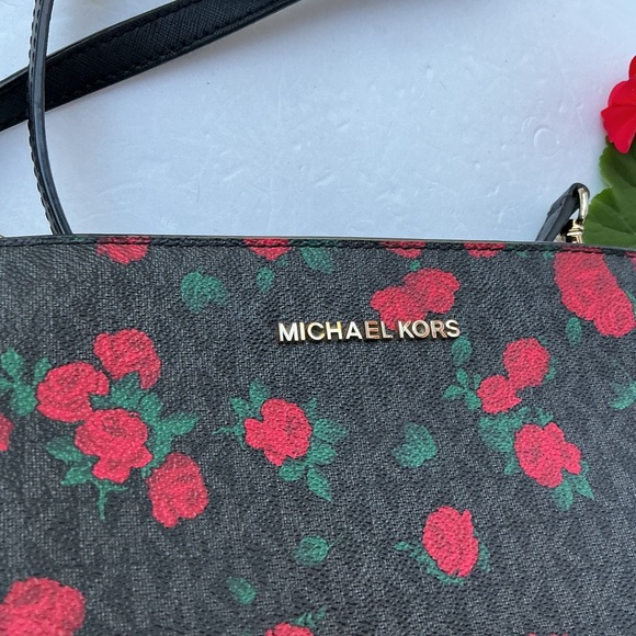 Michael Kors Selma Crossbody Bag With Roses - Picture 3 of 6